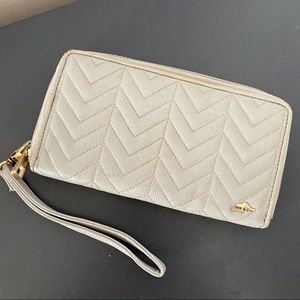 NWT || Roots Grey Chevron Wallet/Wristlet
